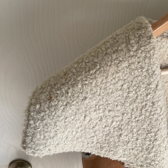 Old Navy Sherpa vest size M-L - Picture 7 of 7